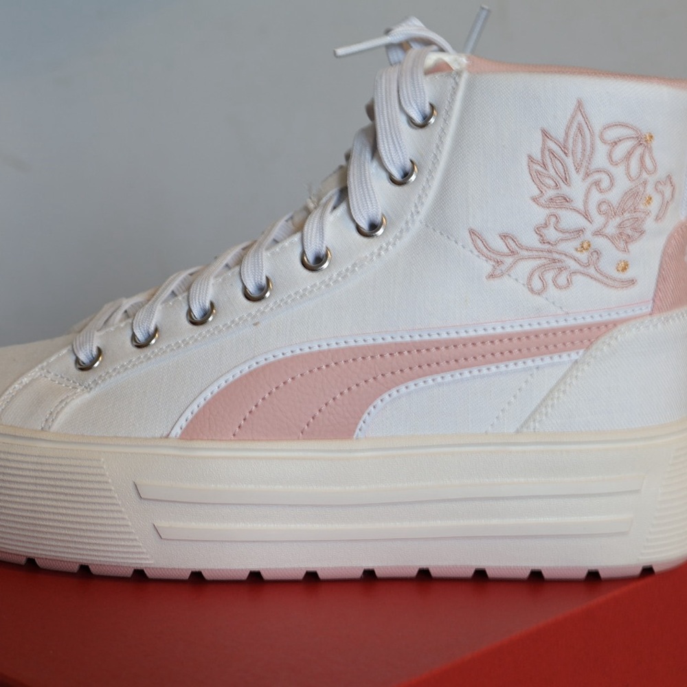 Puma Kaia 2.0 Novelty Flower Women's Mid Sneakers
Women's Mid Sneakers - Picture 3 of 9